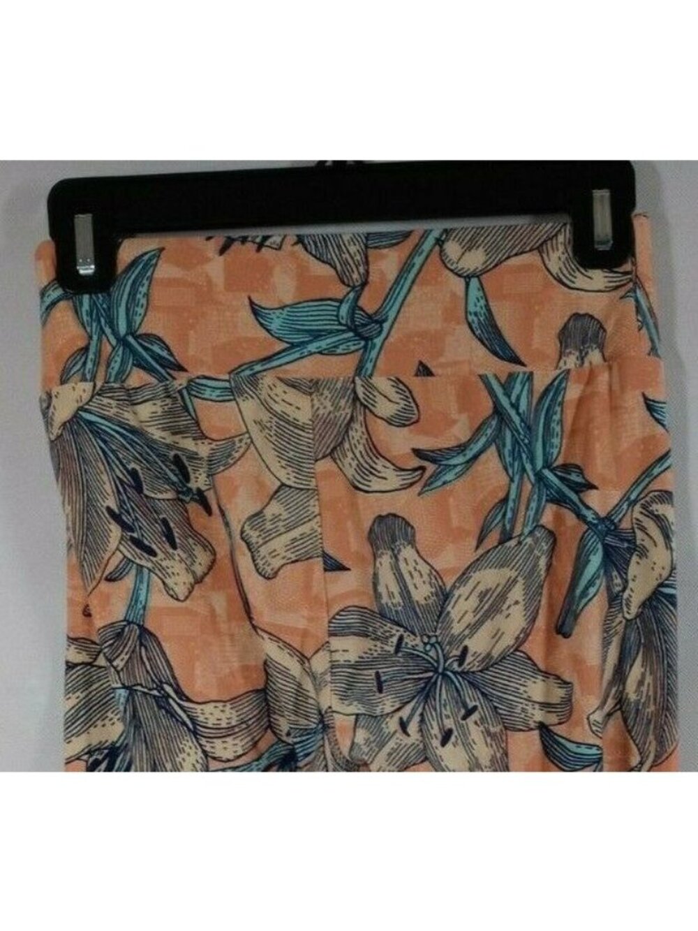 LuLaRoe Leggings One Size Peach With Big Beautiful Floral Designs